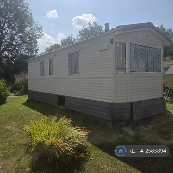 1 bedroom furnished house in Florence Farm, Rochester, Kent