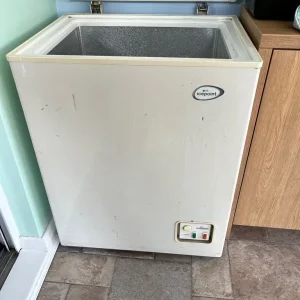Ice-point chest freezer