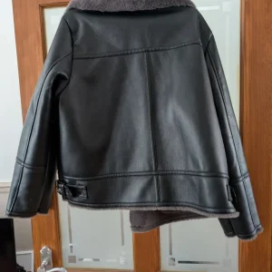 Fluffy lined leather jacket size 16 - Image 2