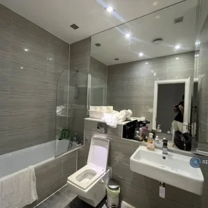 Studio flat in Harrow Road, W9 - Image 4