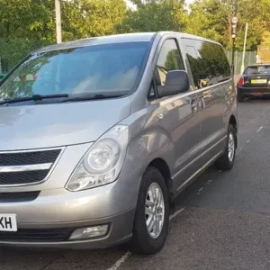 Hyundai i800 2017 MPV - Image 2