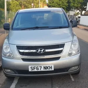 Hyundai i800 2017 MPV - Image 3