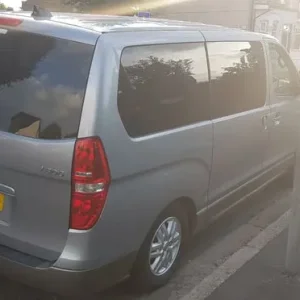 Hyundai i800 2017 MPV - Image 6