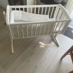 Mothercare swinging crib - Image 2