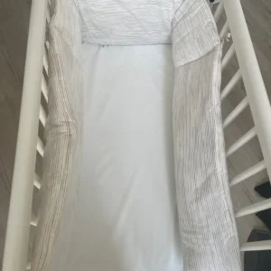 Mothercare swinging crib - Image 3