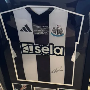 Signed Alexander Isak Newcastle shirt with COA - Image 2