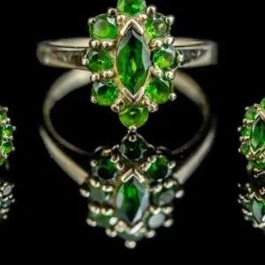 9ct yellow gold emerald stones ring - Image 2