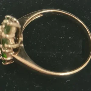 9ct yellow gold emerald stones ring - Image 5