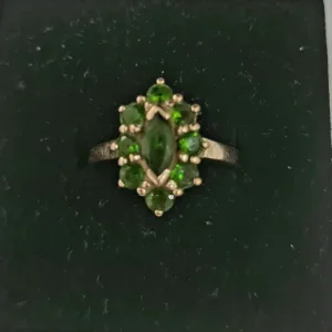 9ct yellow gold emerald stones ring - Image 6