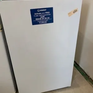 Indesit built-in fridge - Image 2