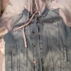Mens denim jacket with grey hood and sleeves