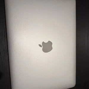 Apple MacBook Air 13-inch 2017 - Image 3