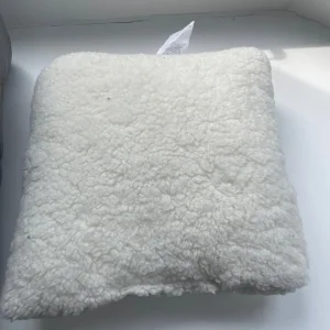 Cosy Plush Cat Basket with cushion - Image 2