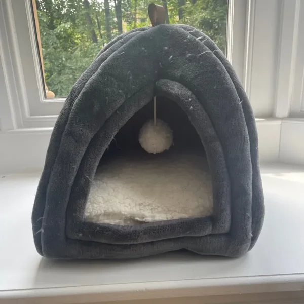 Cosy Plush Cat Basket with cushion