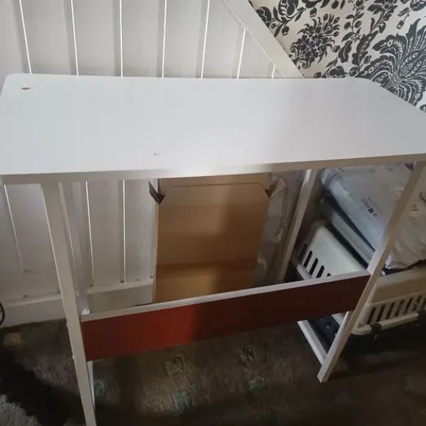 Small desk/table