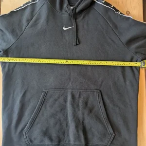 Nike Black Hoodie with Swoosh Logo Tape, Men's Size Large - Image 5