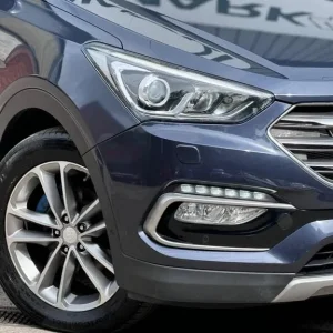 2017 Hyundai Santa Fe 2.2 CRDi Blue Drive Premium SE 4WD Estate - Image 7