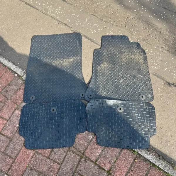 Infinity Q 30 rubber mat
