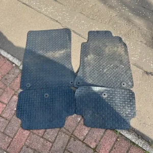 Infinity Q 30 rubber mat