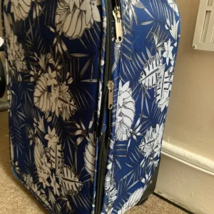 Blue and white flower suitcase - Image 2
