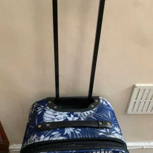 Blue and white flower suitcase - Image 4