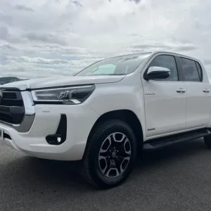 2023 Toyota Hilux Invincible Double Cab 4WD D-4D - Image 3