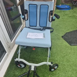 Lught weight wheelchair - Image 3