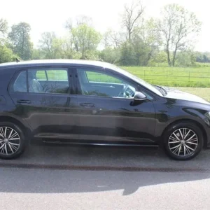 2017 Volkswagen Golf SE TDI BlueMotion Hatchback - Image 2