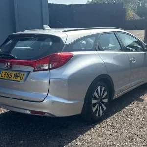 2015 Honda Civic 1.8 i-VTEC SE Plus Tourer Estate - Image 7