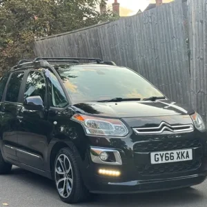 2016 Citroen C3 Picasso 1.2 PureTech Platinum MPV - Image 2