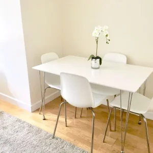 Bright 2-bed Apartment in Reigate, Reigate and Banstead - Image 2