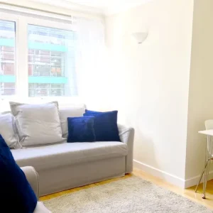 Bright 2-bed Apartment in Reigate, Reigate and Banstead - Image 3