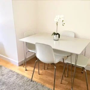 Bright 2-bed Apartment in Reigate, Reigate and Banstead - Image 5