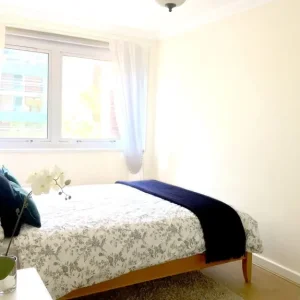 Bright 2-bed Apartment in Reigate, Reigate and Banstead - Image 6