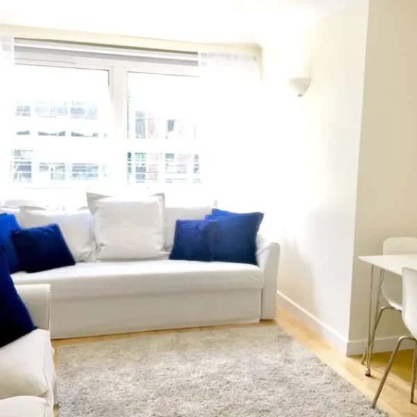 Bright 2-bed Apartment in Reigate, Reigate and Banstead