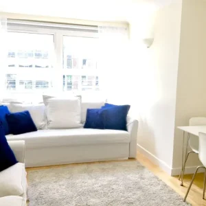 Bright 2-bed Apartment in Reigate, Reigate and Banstead