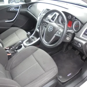 2013 Vauxhall Astra 2.0 CDTi 16V EcoFLEX SRi 5-door Hatchback Diesel Manual - Image 2
