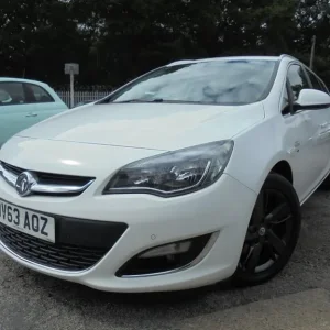 2013 Vauxhall Astra 2.0 CDTi 16V EcoFLEX SRi 5-door Hatchback Diesel Manual - Image 5