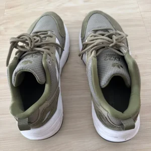 Adidas ZX22 Boost Trainers UK size 8 - Image 4