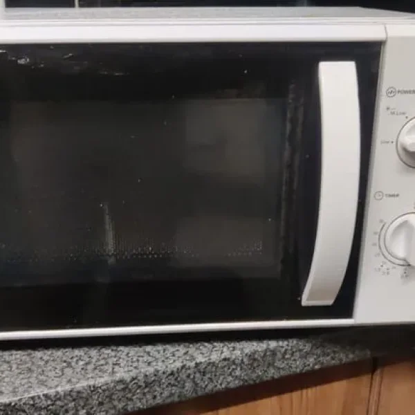 Morrisons 20L 80-0W Easy Use Microwave
