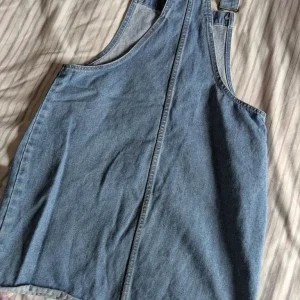 Denim dungaree dress - Image 3