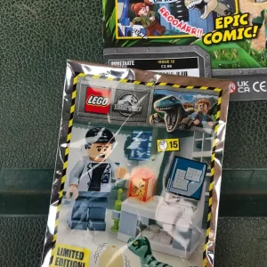 3 X Lego Jurassic World Magazines & 3 Sealed Mini Bags - Image 3