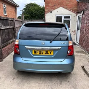 2005 Honda FR-V 5-door manual - Image 2