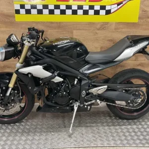 Triumph Street Triple ABS 2016 - Image 8