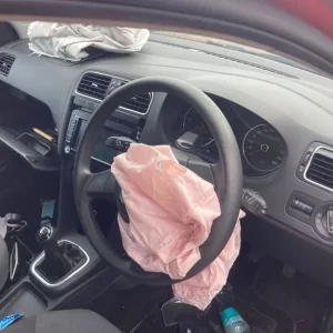 BREAKING 2013 VOLKSWAGEN POLO 1.2 TDI FOR PARTS - Image 4