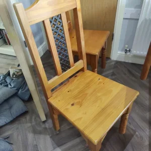 Rectangular pine dining table and 5 chairs - Image 3