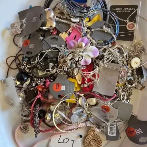 Jewellery broken and complete lot 9