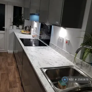 3 bedroom semi-detached house with conservatory and garage - Image 7