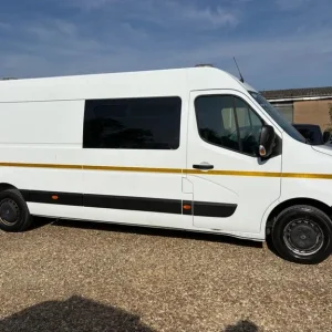Renault Master 2.3 Welfare Van Camper FWD LM35 dCi 135 Business MY19 - Image 2