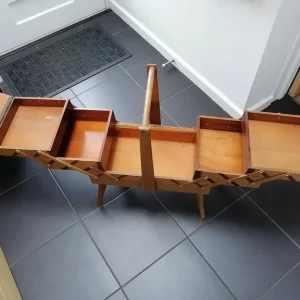Vintage wooden cantilever sewing box - Image 2